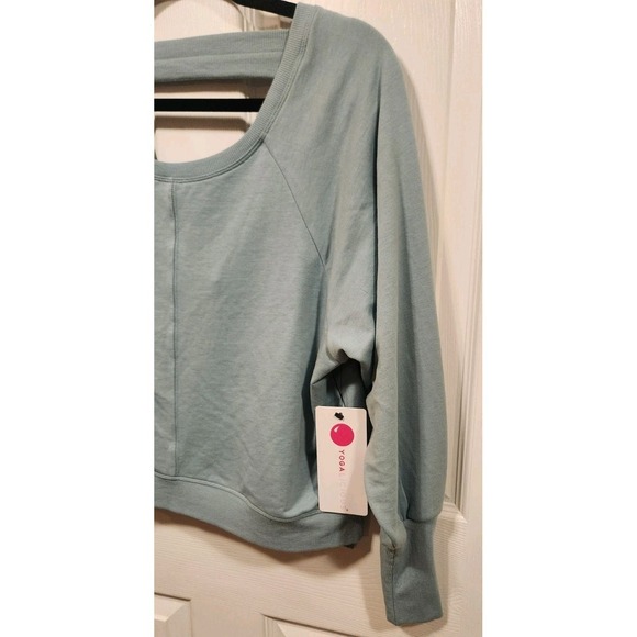 Yogalicious Sweatshirt XS Stephanie Hi Low, Light Blue, Butter  Soft, NWT - Picture 2 of 11